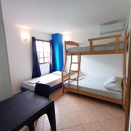 Hostal Yaku มอนตาญิตาร์ ภายนอก รูปภาพ