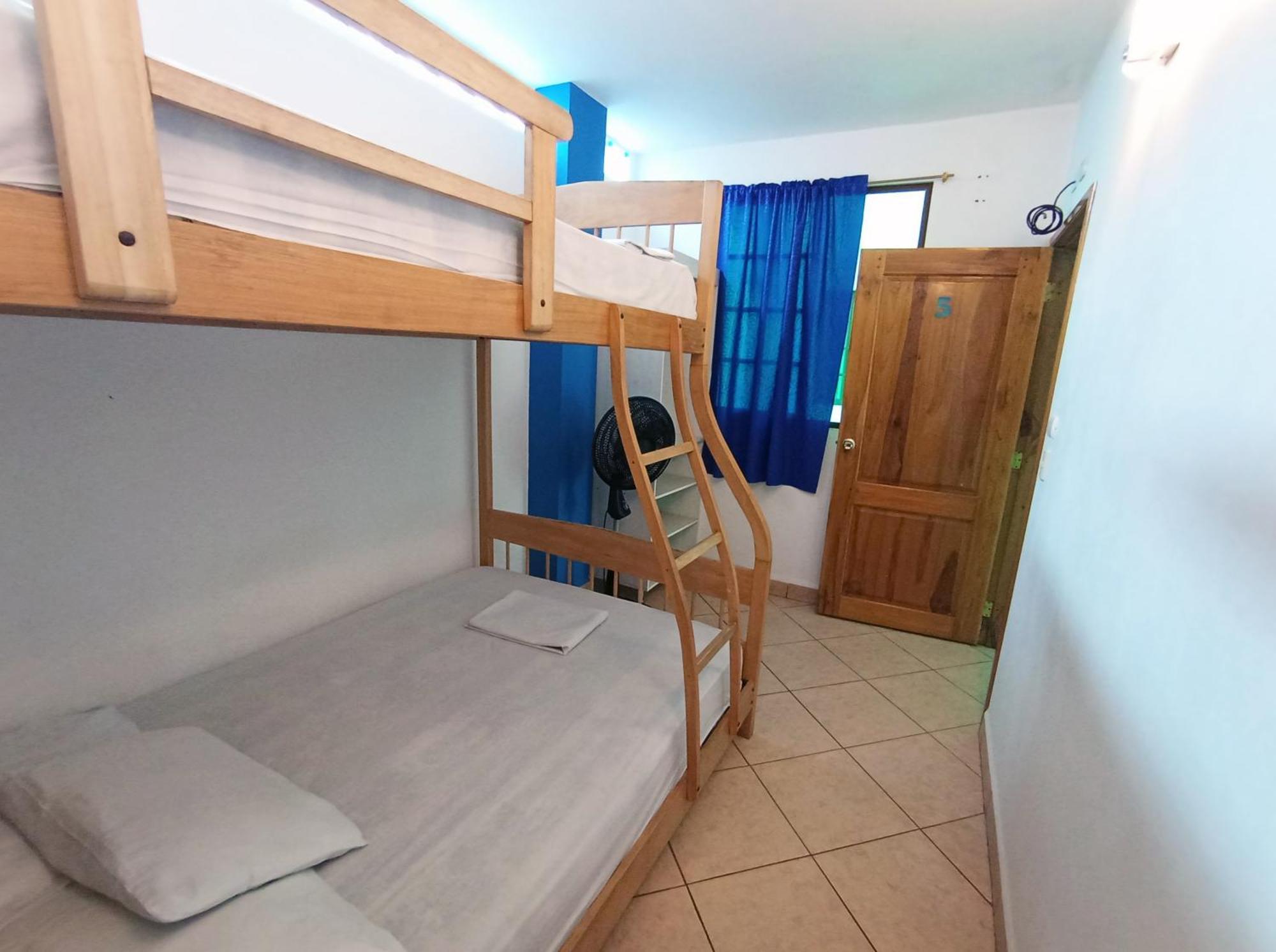Hostal Yaku มอนตาญิตาร์ ภายนอก รูปภาพ