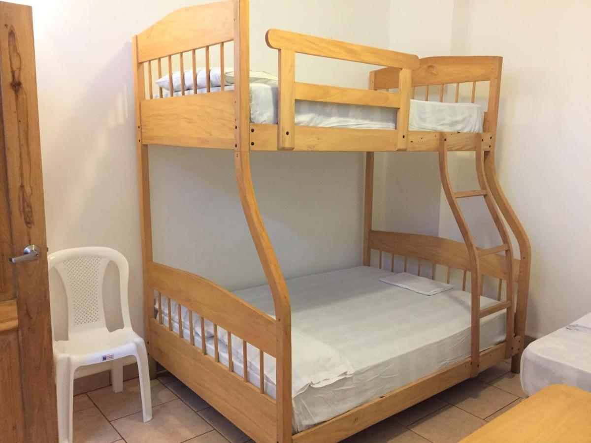 Hostal Yaku มอนตาญิตาร์ ภายนอก รูปภาพ
